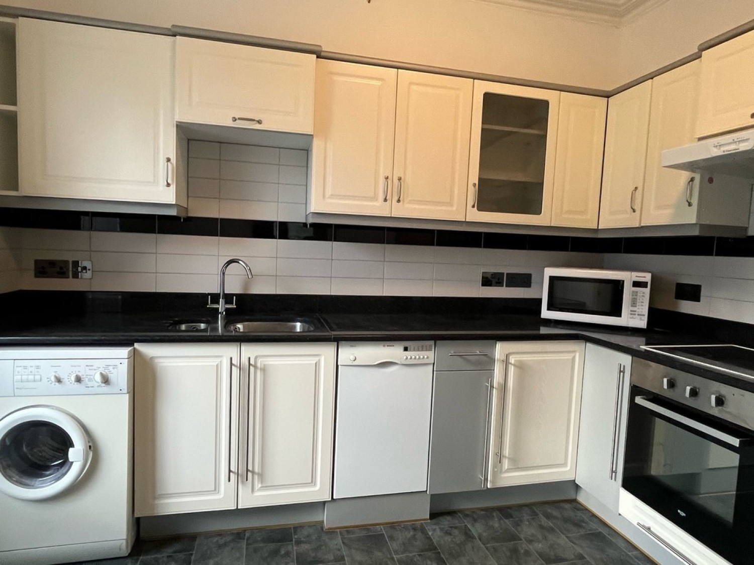 1 bedroom Flat in Kingsworthy Grove, Basingstoke Road