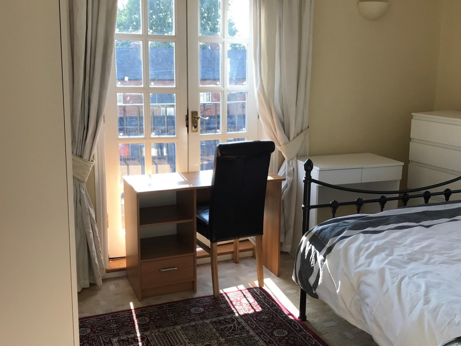 3 bedroom House of Multiple Occupation in Jewry Street, Winchester