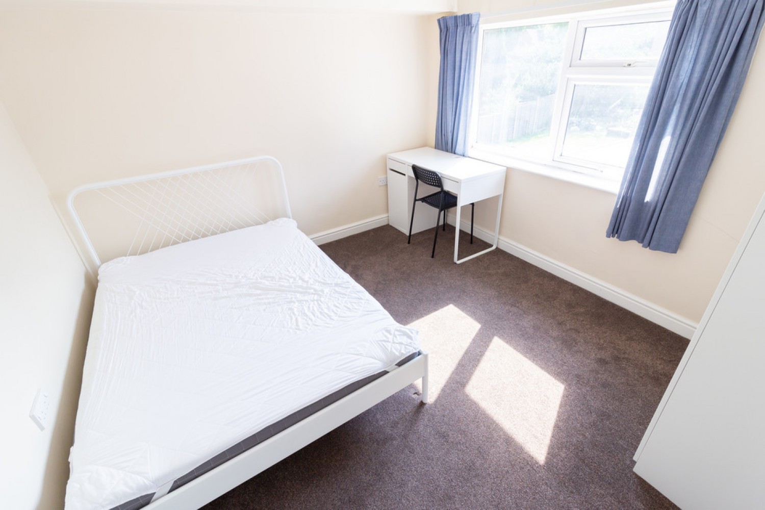 6 bedroom House in Stuart Crescent, Winchester