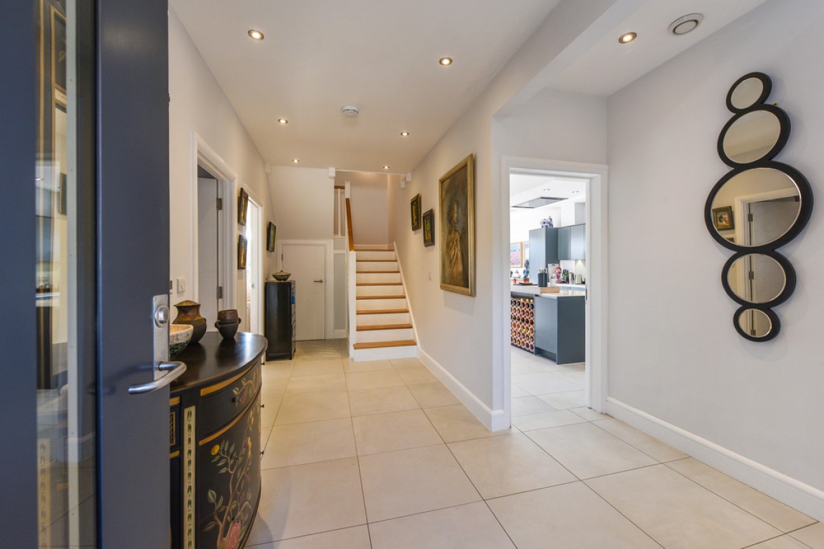 Three Maids Close, Winchester