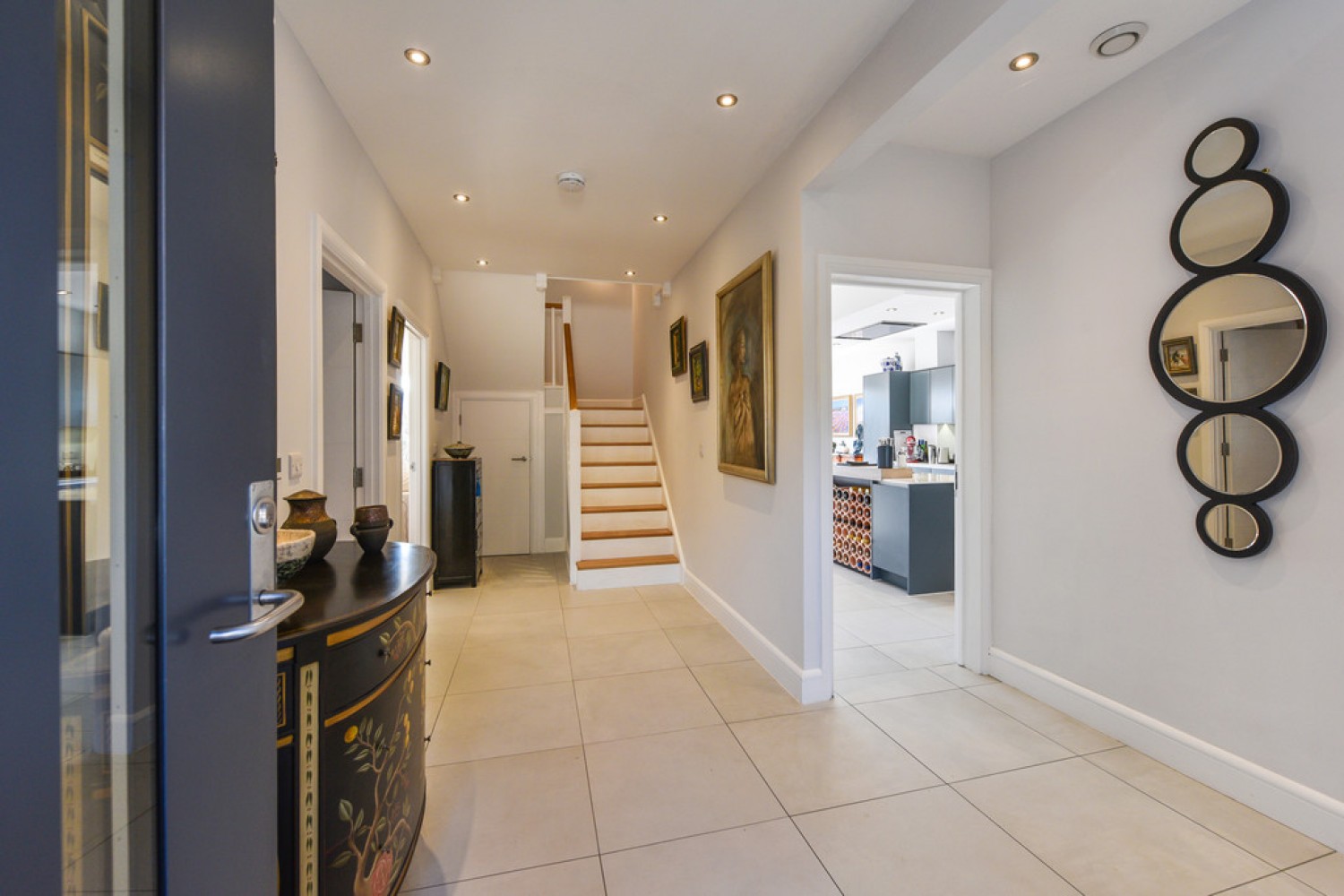 Three Maids Close, Winchester