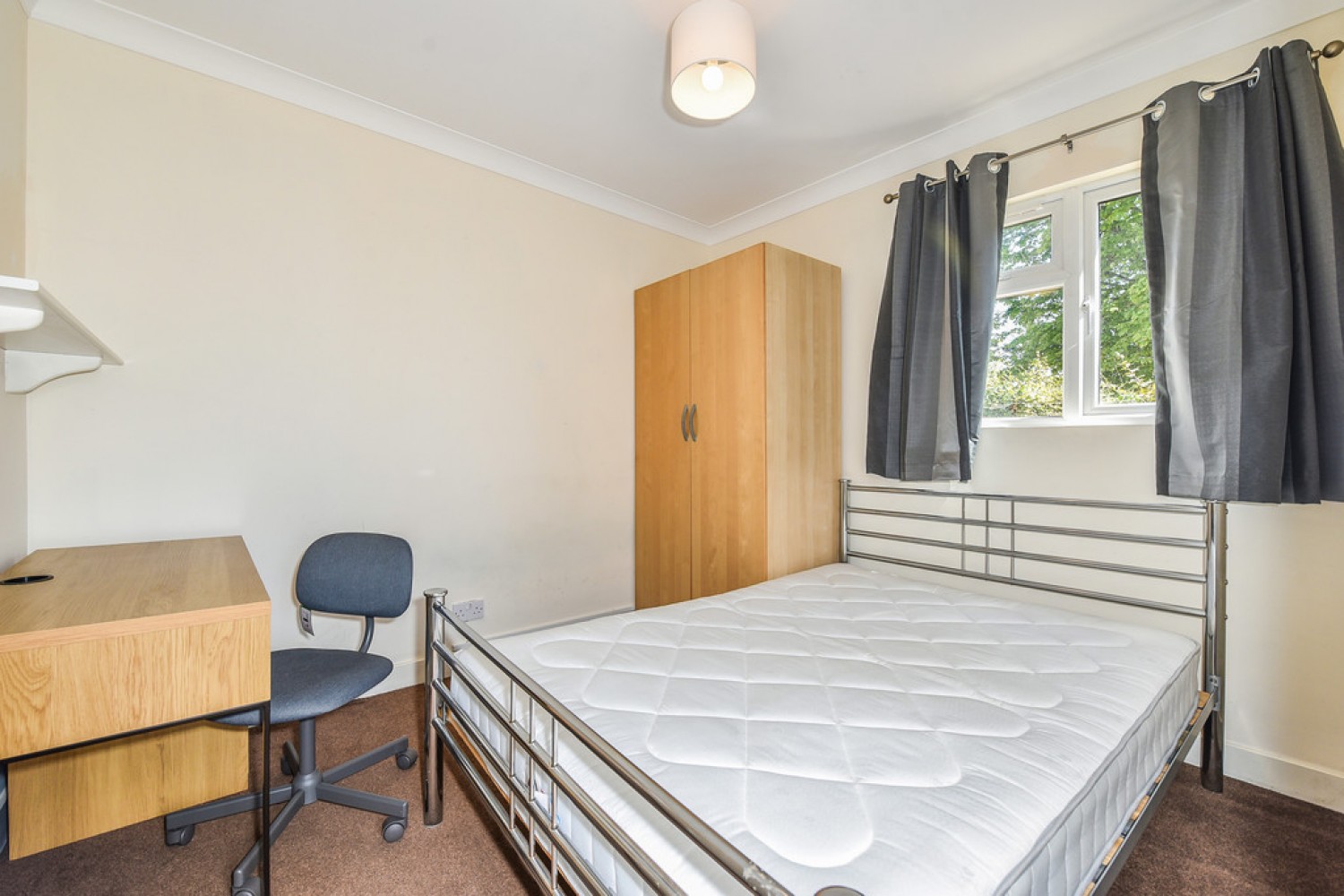 5 bedroom House in Fox Lane, Stanmore