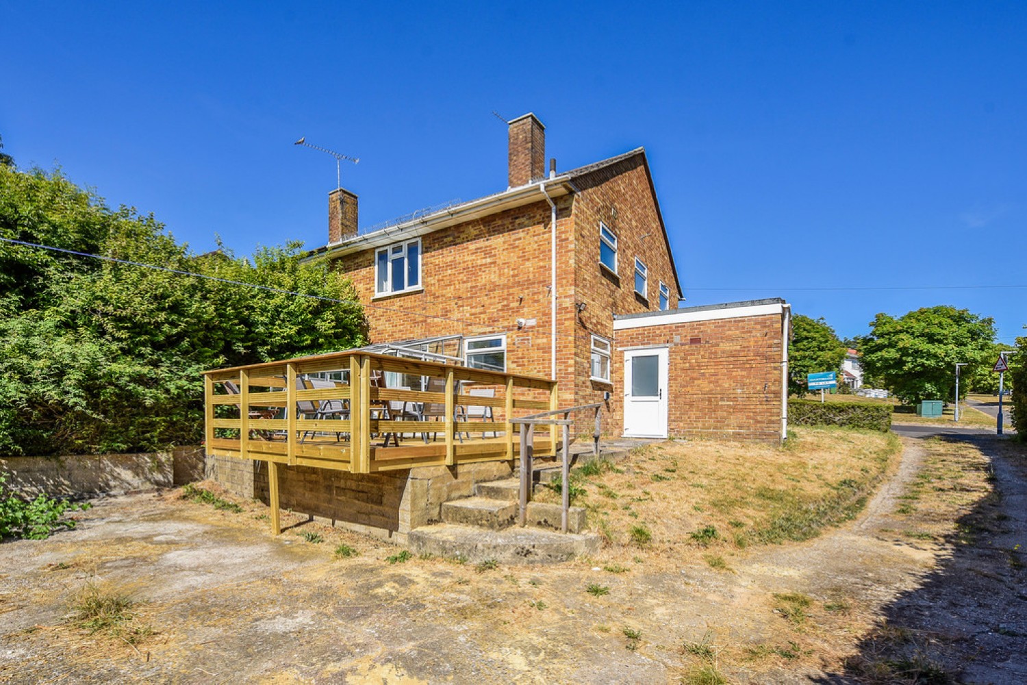 5 bedroom House in Fox Lane, Stanmore