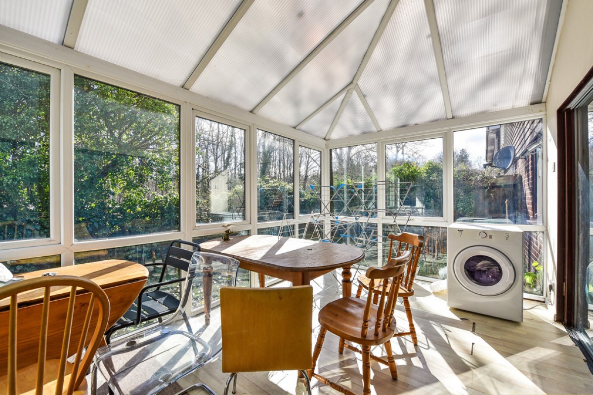 May Tree Close, Winchester