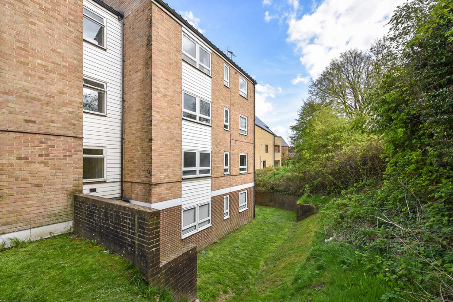 3 bedroom Flat for Letting Woolford Close, Stanmore, Winchester
