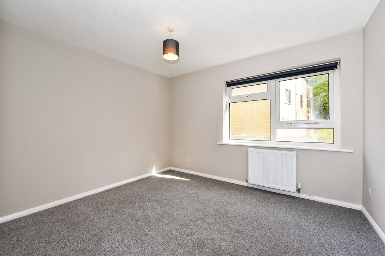 3 bedroom Flat for Letting Woolford Close, Stanmore, Winchester