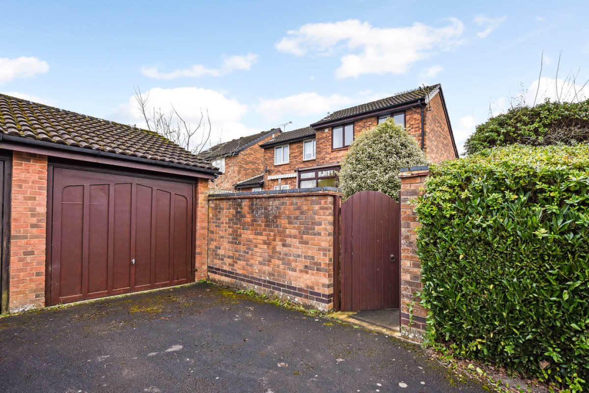 Highclere Way, Valley Park