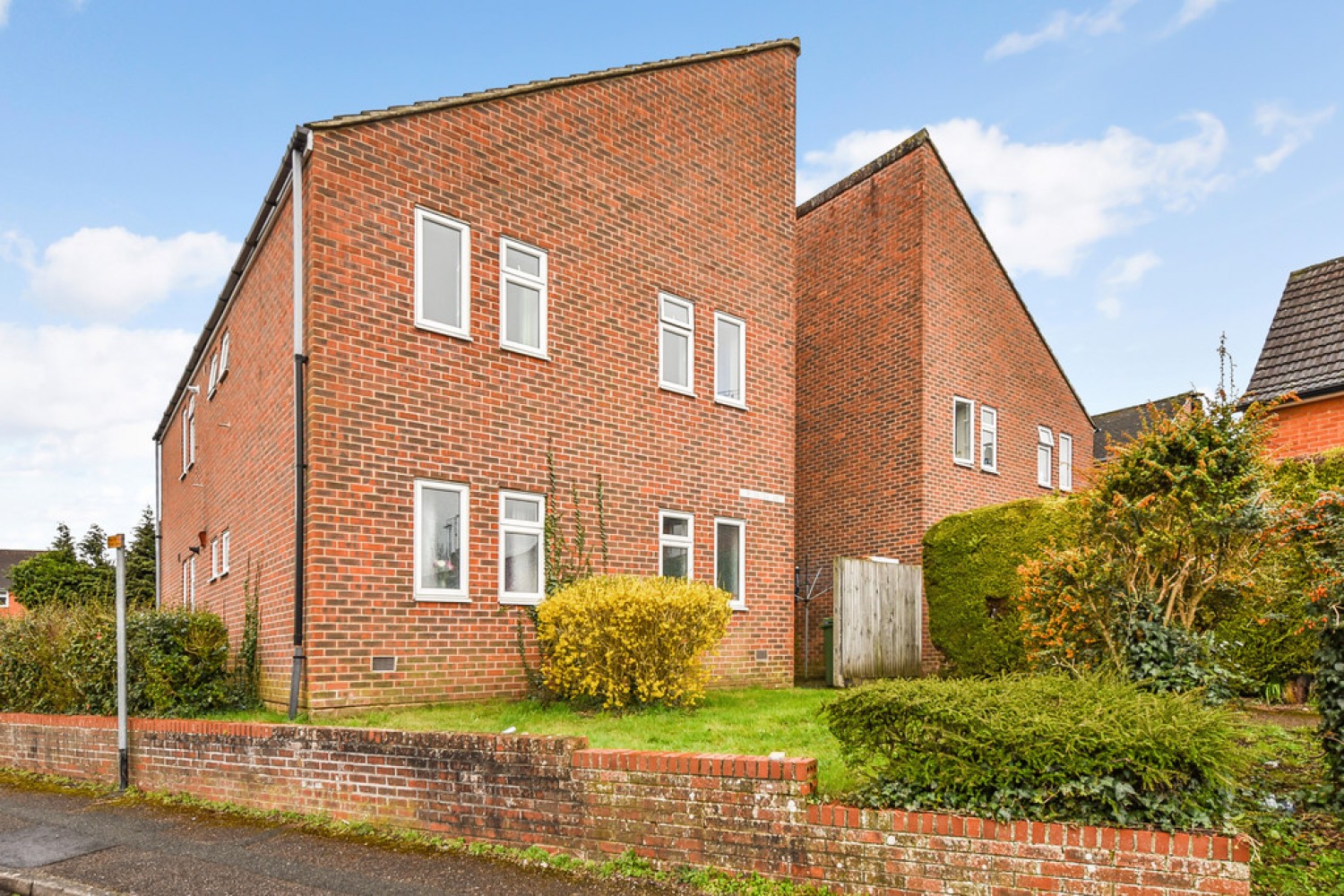 3 bedroom Flat in Paulet Place, Stanmore, Winchester