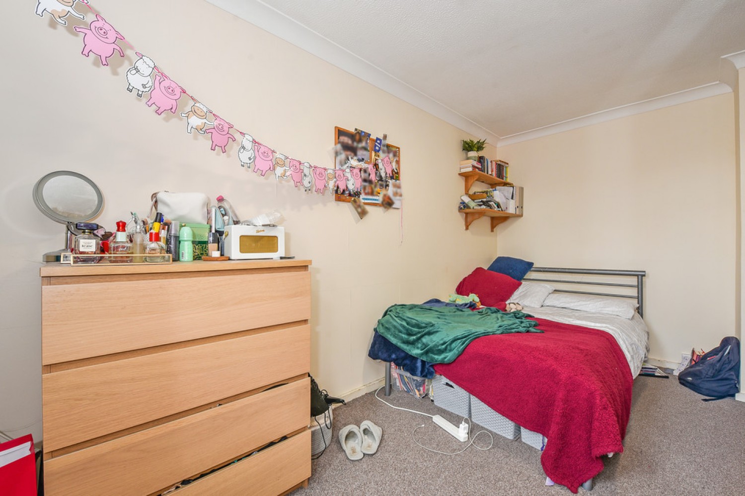 3 bedroom Flat in Paulet Place, Stanmore, Winchester