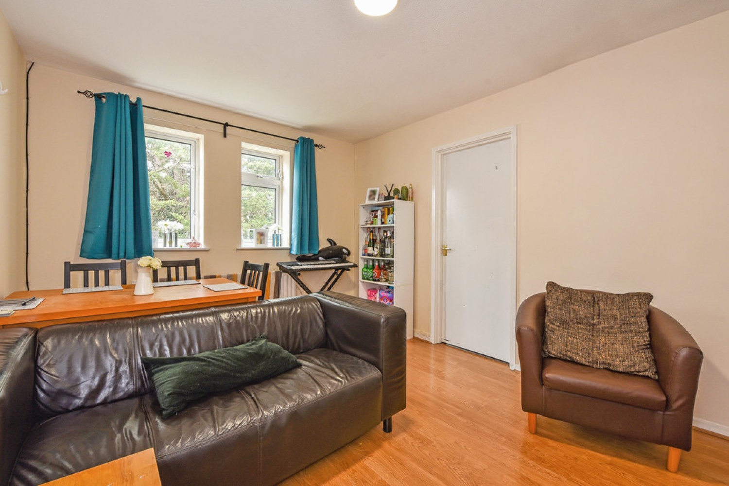 3 bedroom Flat in Paulet Place, Stanmore, Winchester