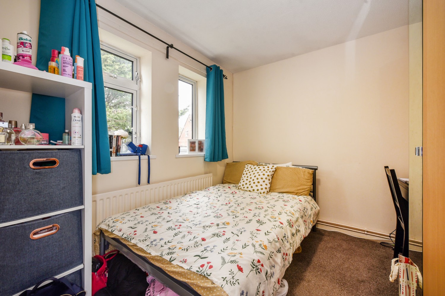 3 bedroom Flat in Paulet Place, Stanmore, Winchester