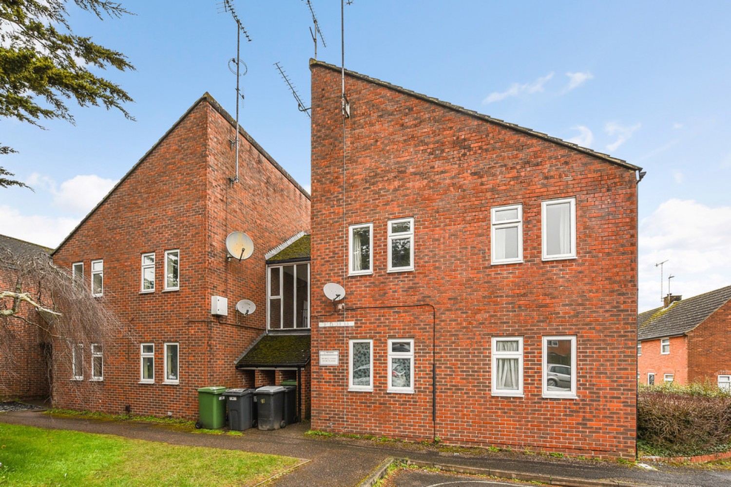 3 bedroom Flat in Paulet Place, Stanmore, Winchester