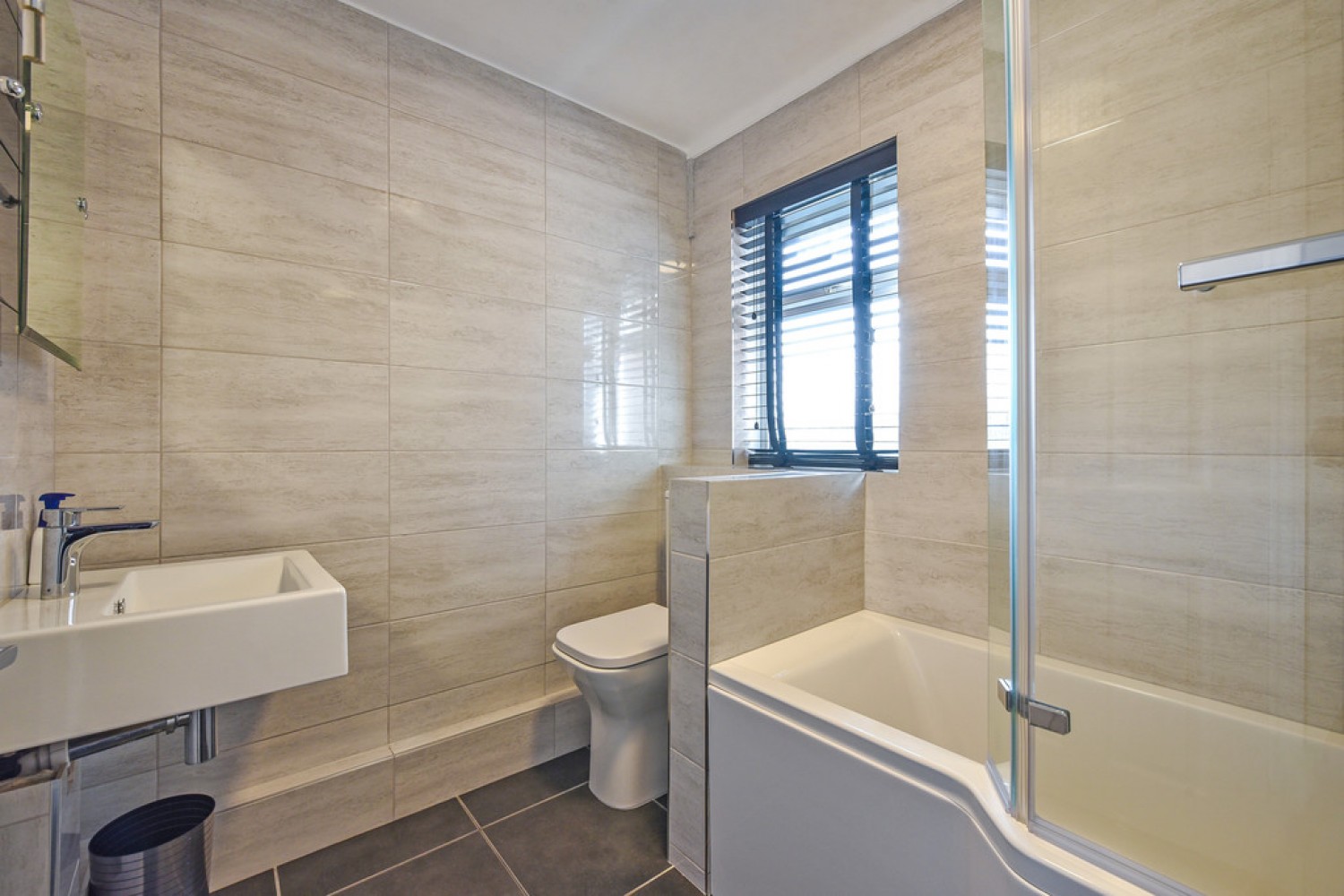 3 bedroom Flat for Letting Winnall Manor Road, Winchester