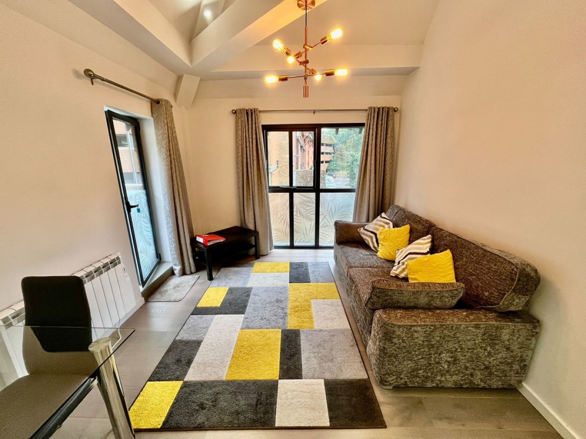 Old Station Approach, Hampshire