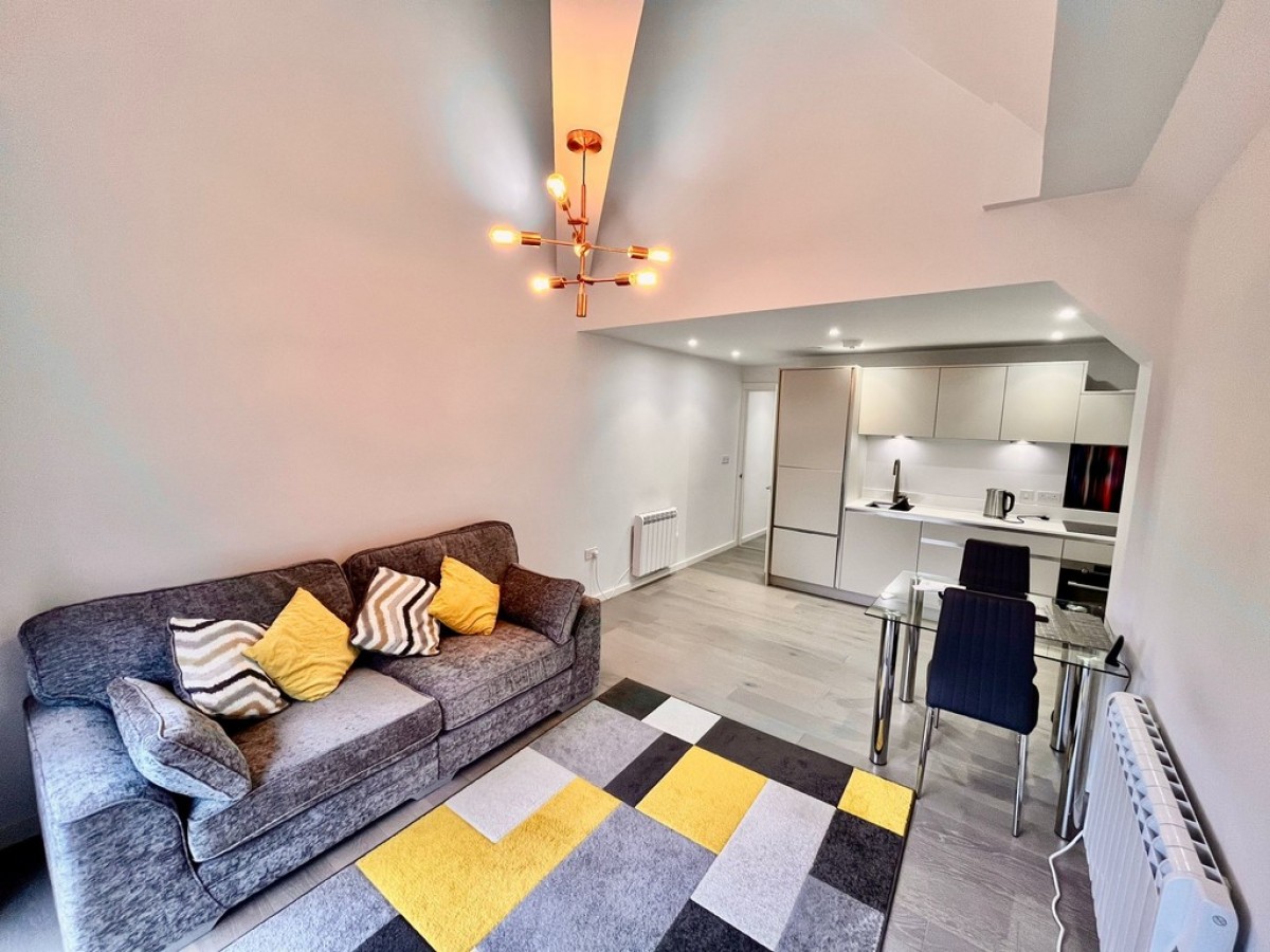 Old Station Approach, Hampshire