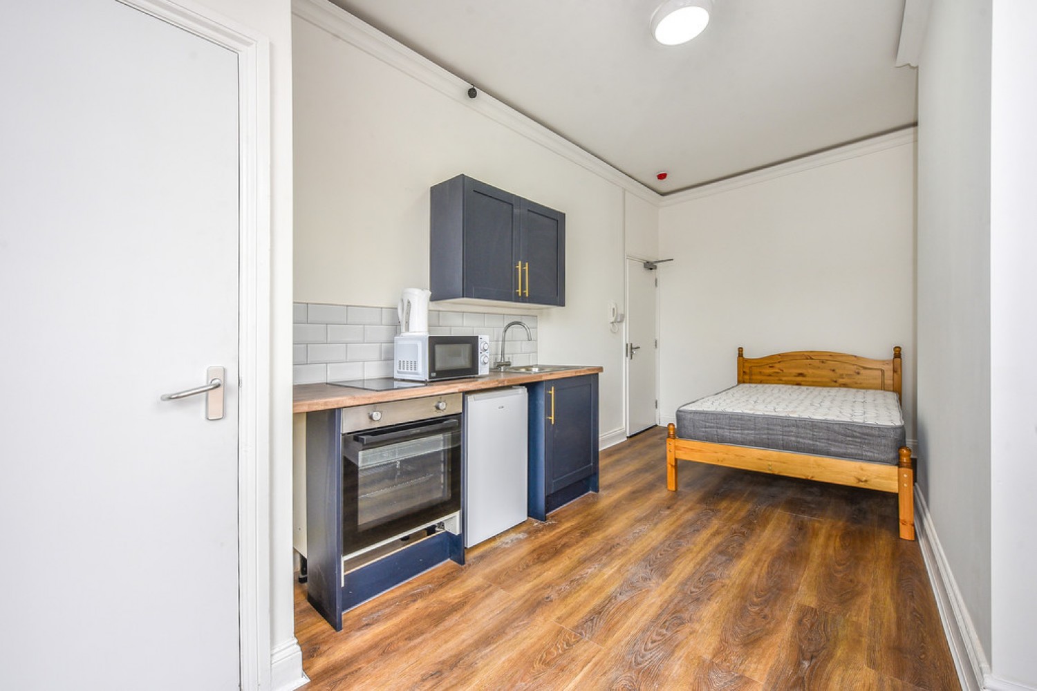 1 bedroom House of Multiple Occupation for Letting Couple Rooms Available