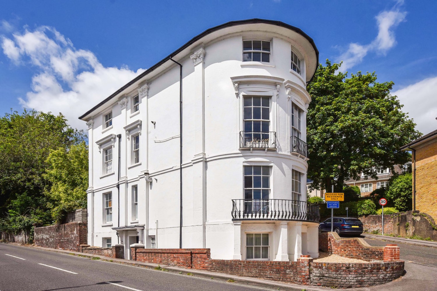 Clifton Lodge, Clifton Road