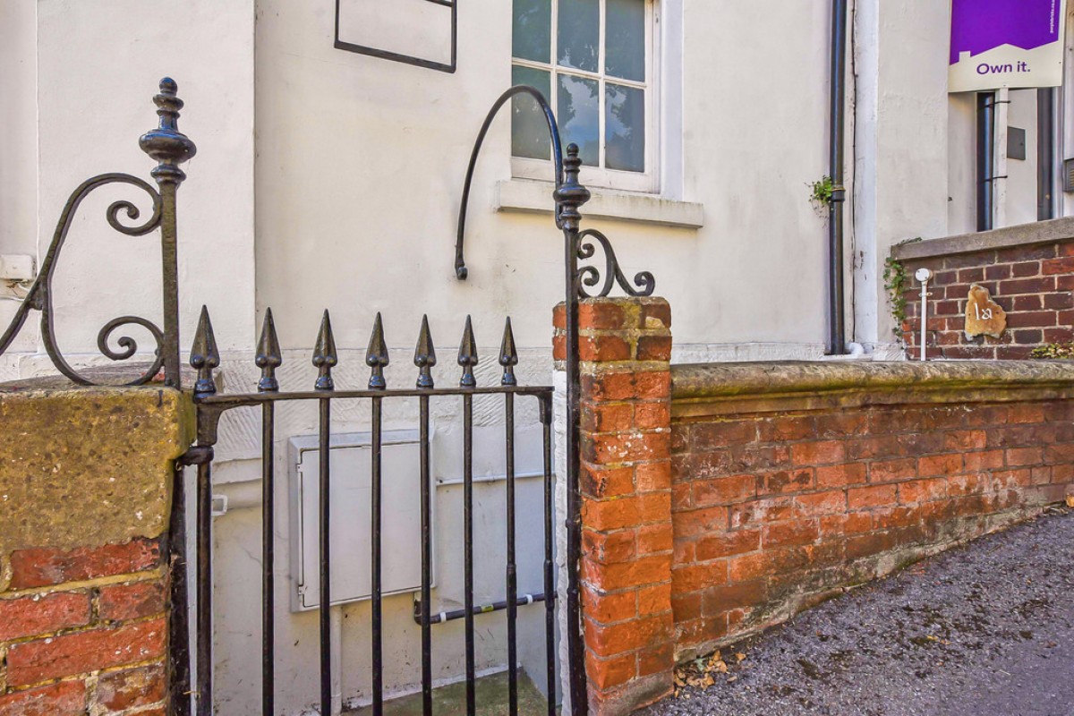 Clifton Lodge, Clifton Road