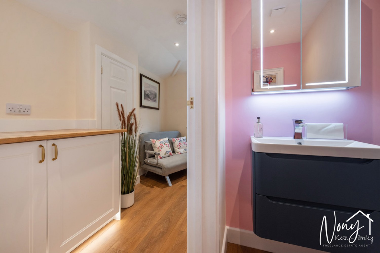 4 bedroom House for Sale Andover Road North, Winchester