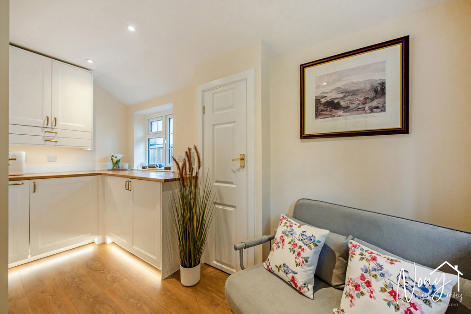 4 bedroom House for Sale Andover Road North, Winchester