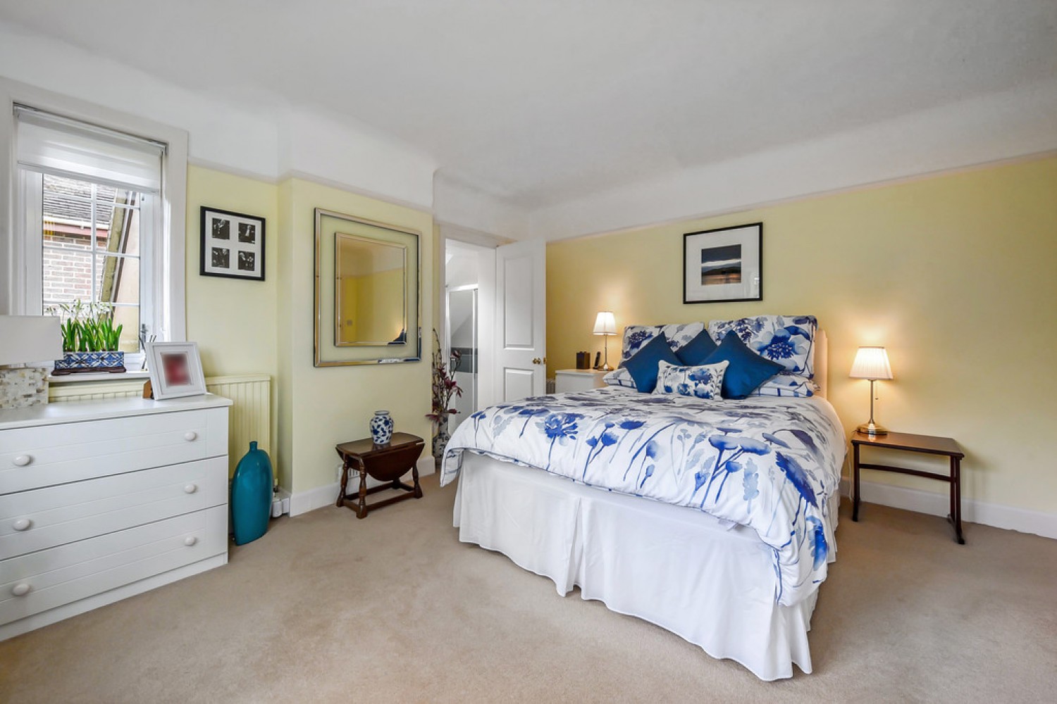 4 bedroom House for Sale Andover Road North, Winchester