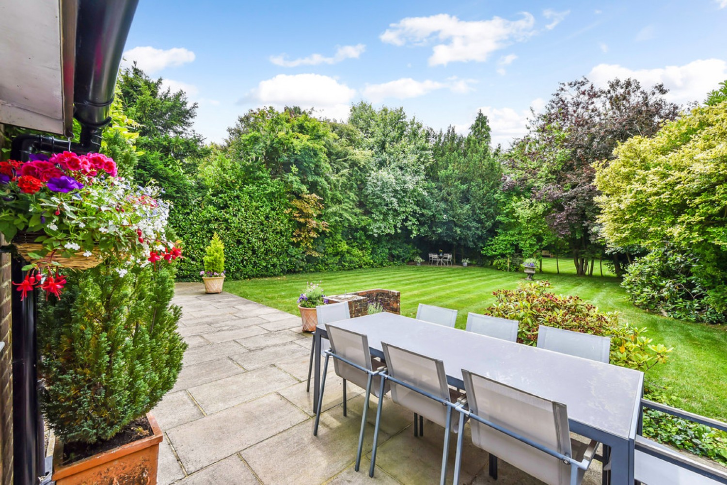 4 bedroom House for Sale Andover Road North, Winchester