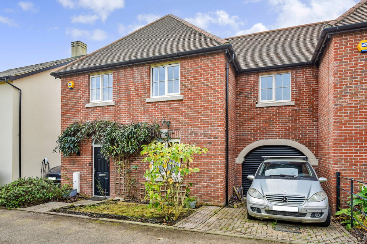 Manor Road, Winchester Village