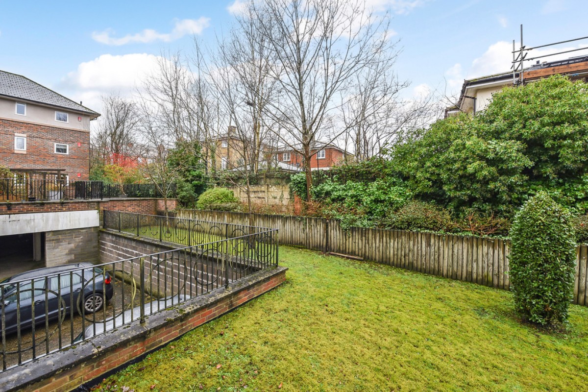 Sarum Court, Sarum Road