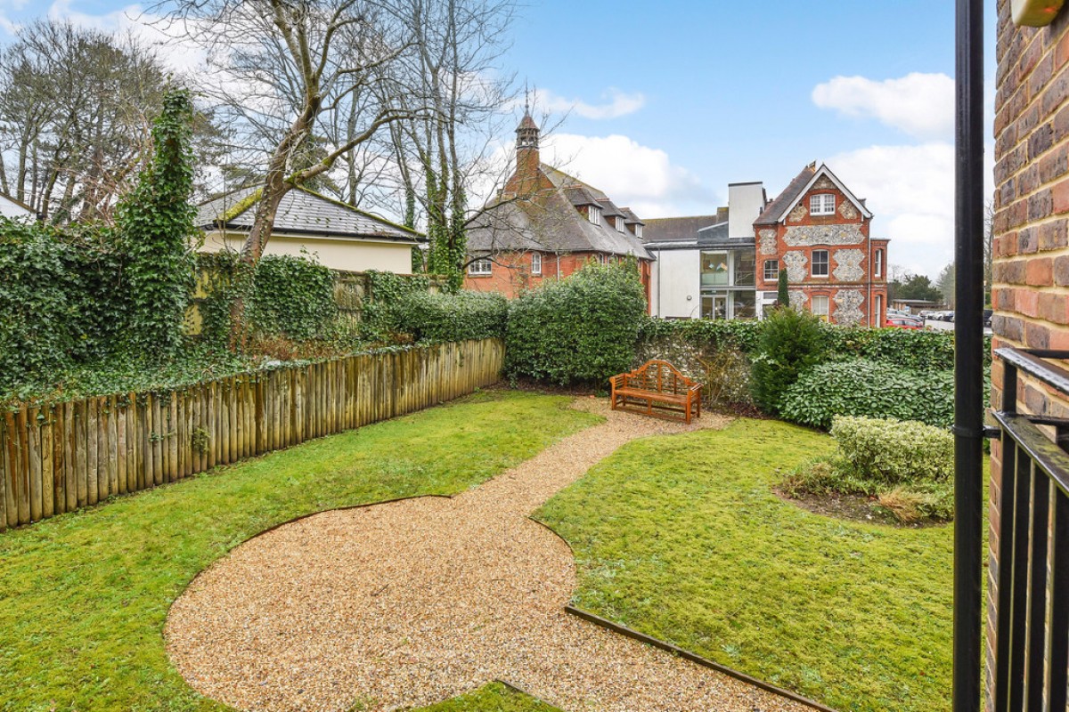 Sarum Court, Sarum Road