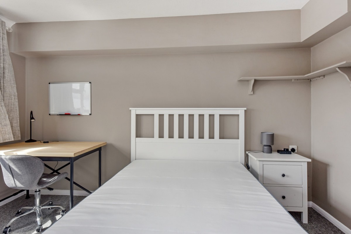 Thurmond Crescent , Winchester