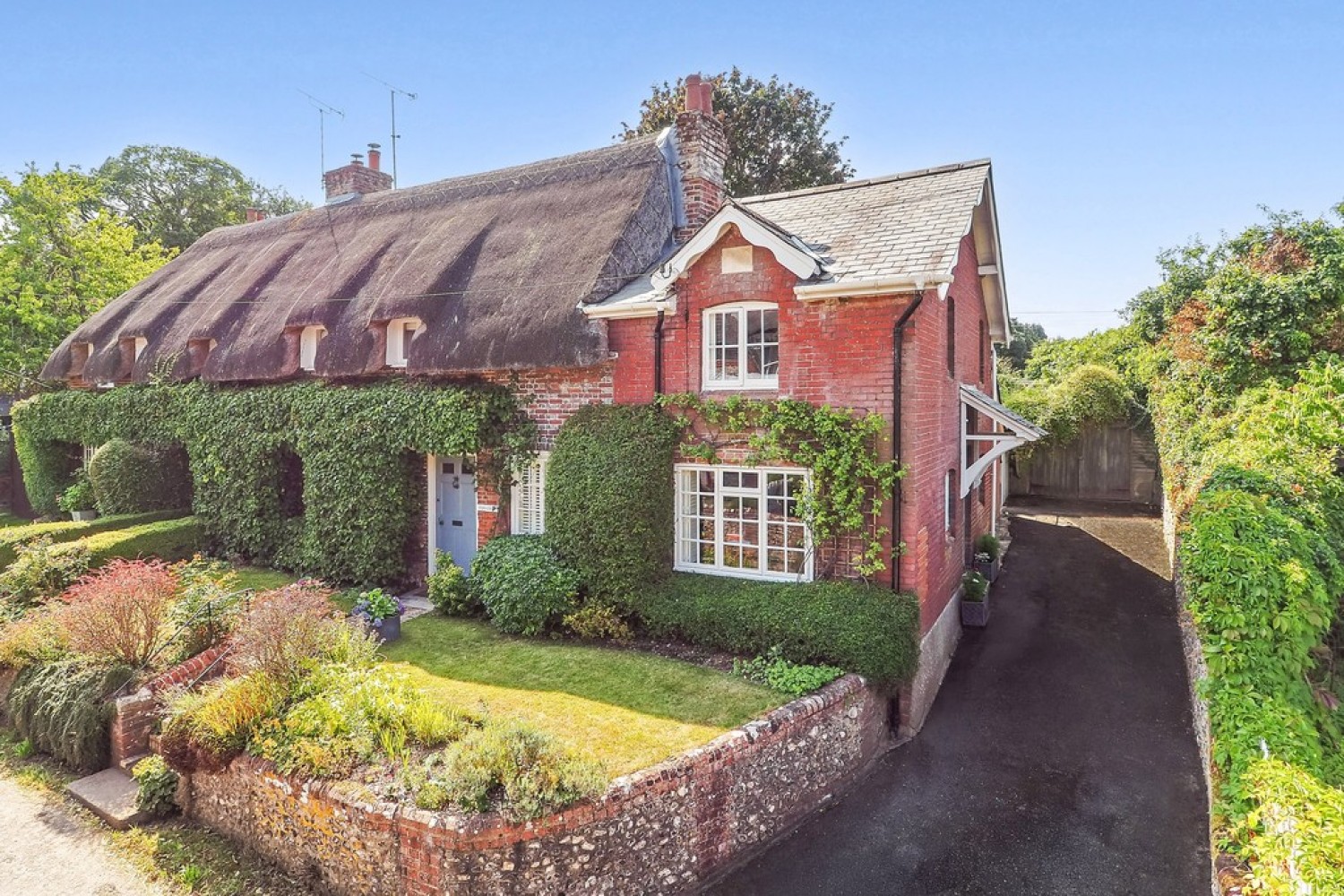 4 bedroom House for Sale Easton, Winchester