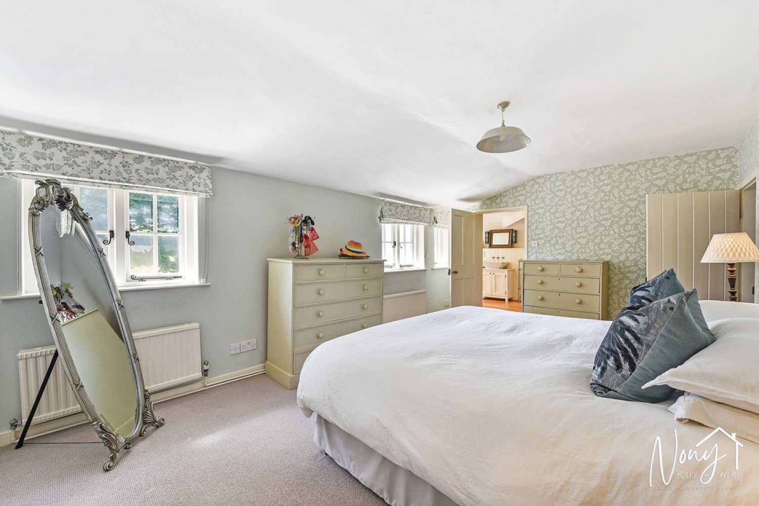 4 bedroom House for Sale Easton, Winchester