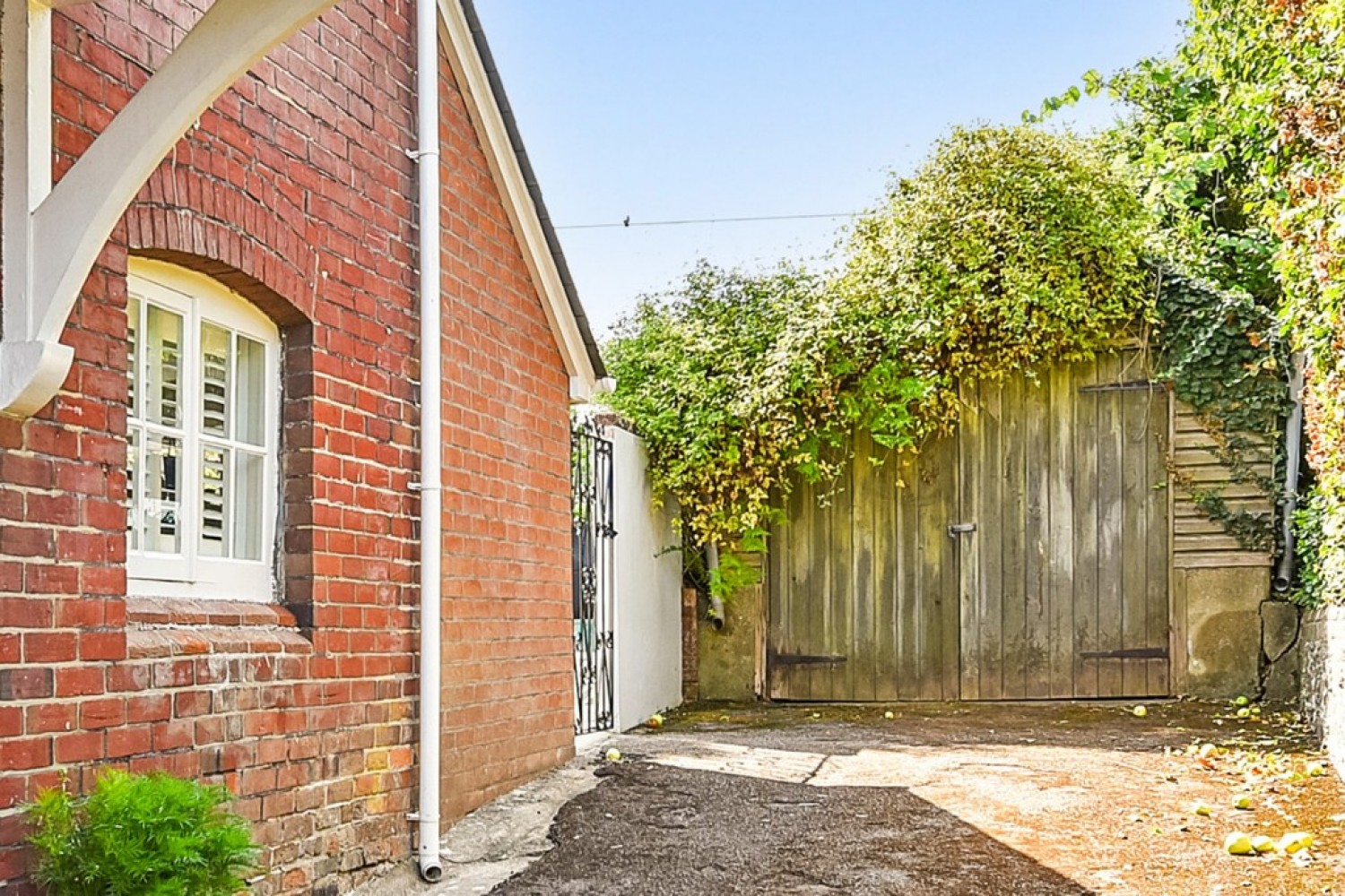 4 bedroom House for Sale Easton, Winchester