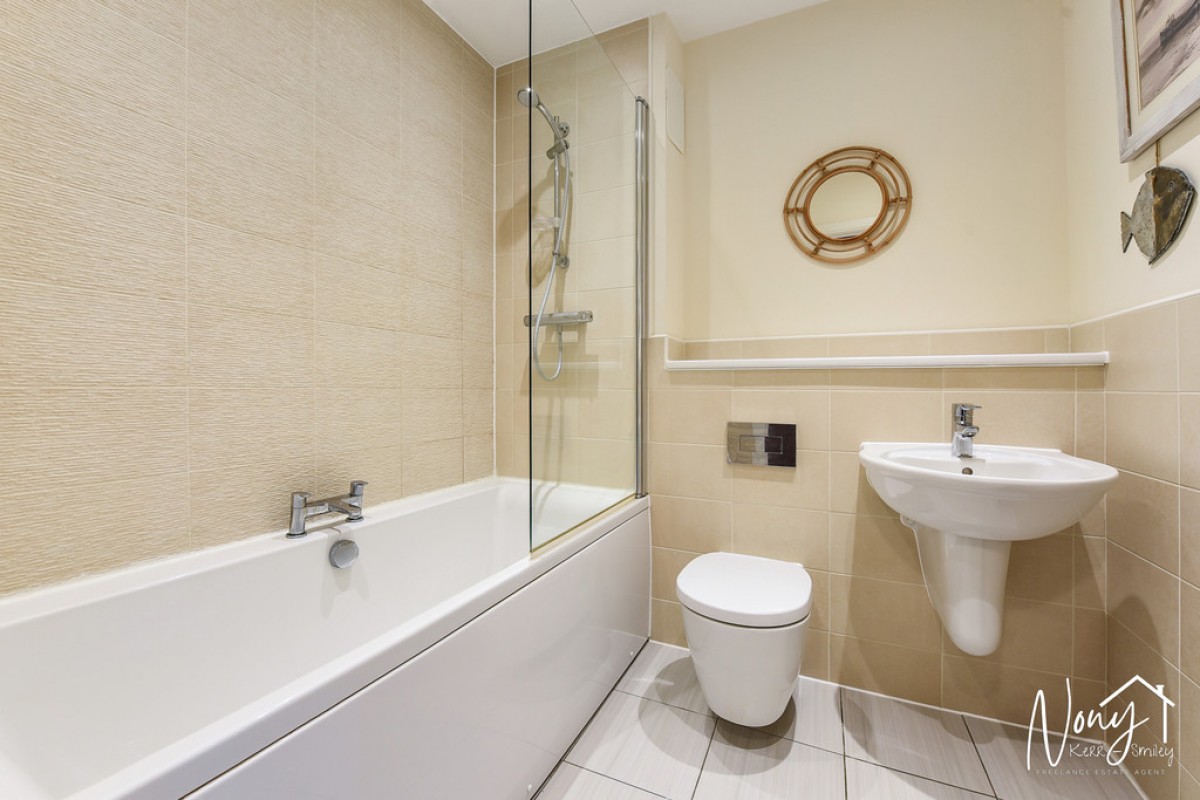 Pitt Road, WInchester Village