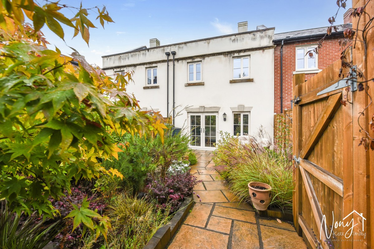 Pitt Road, WInchester Village