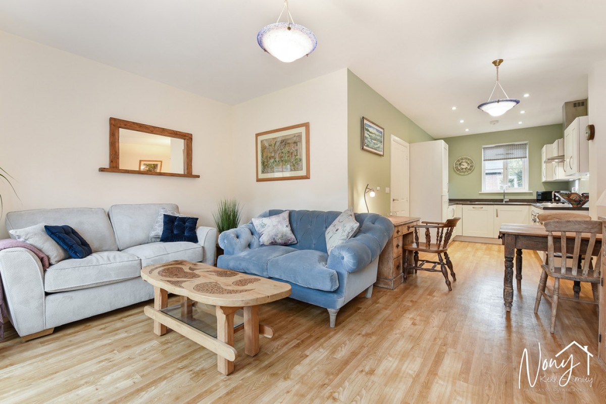 Pitt Road, WInchester Village