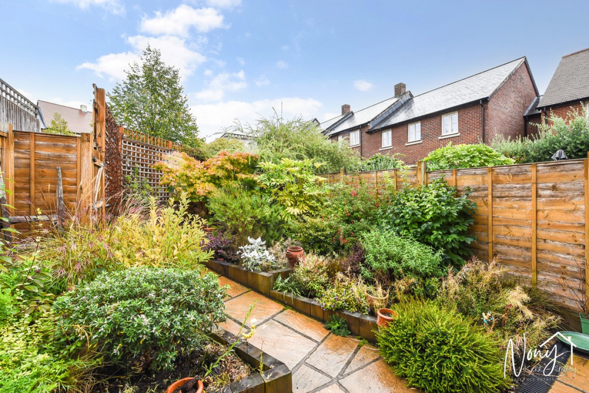 Pitt Road, WInchester Village