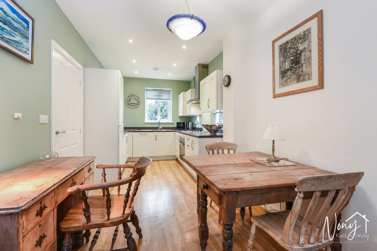 Pitt Road, WInchester Village