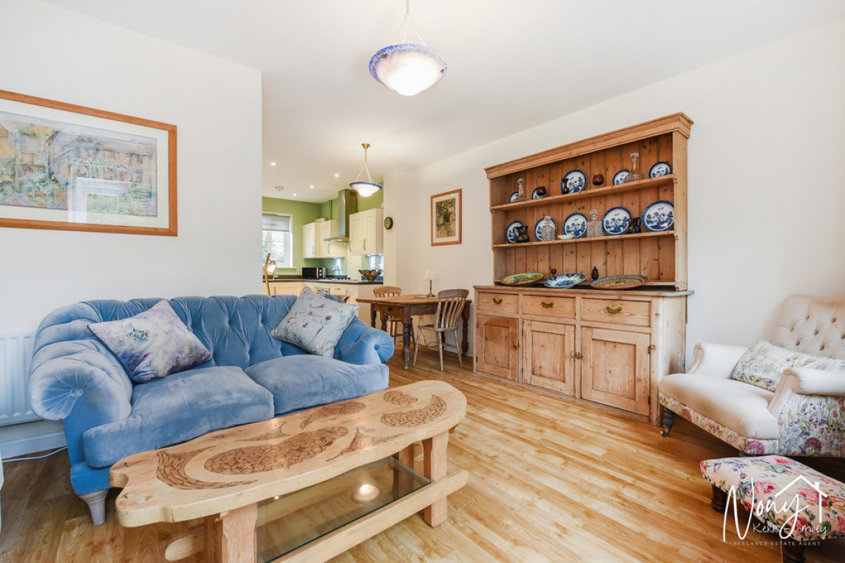 Pitt Road, WInchester Village