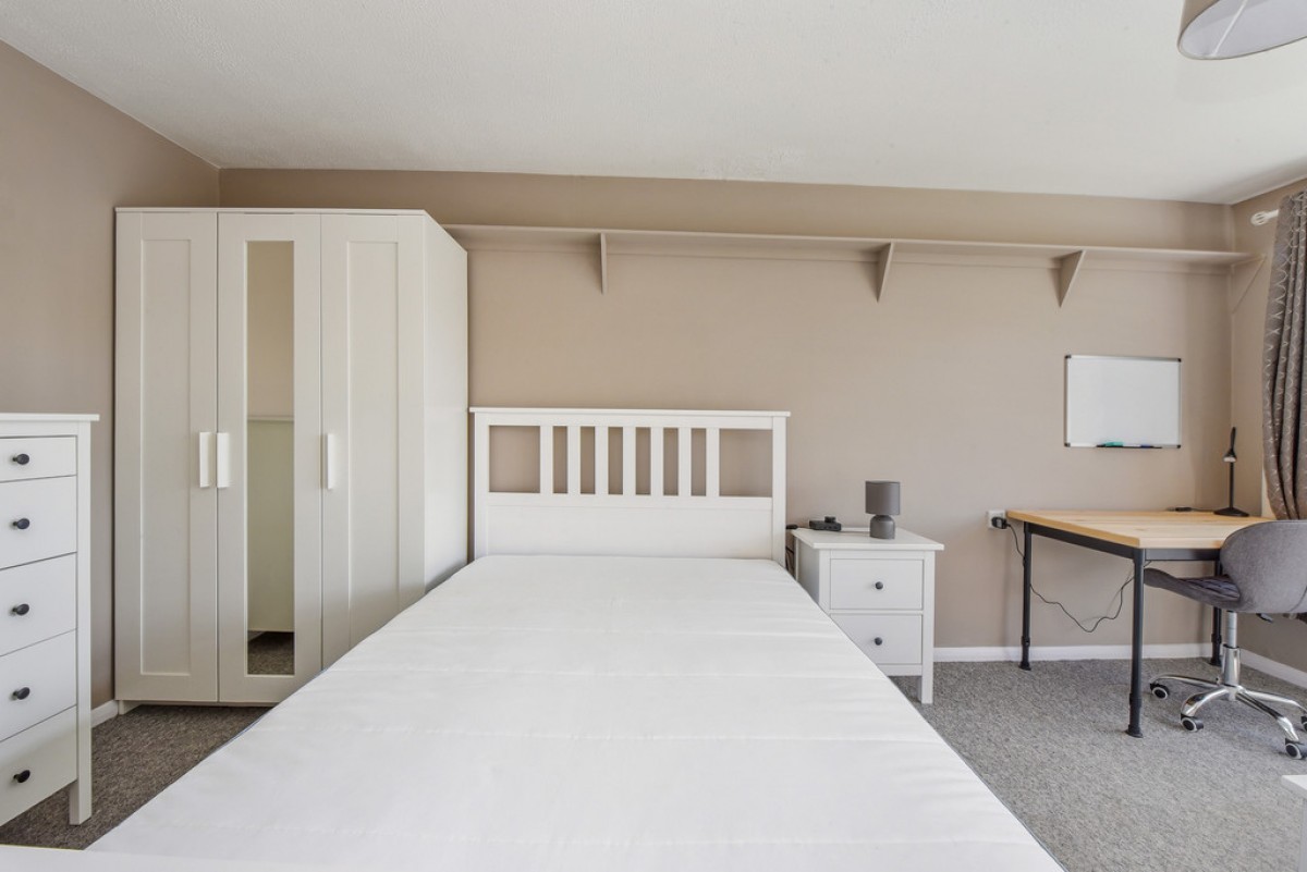 Thurmond Crescent , Winchester