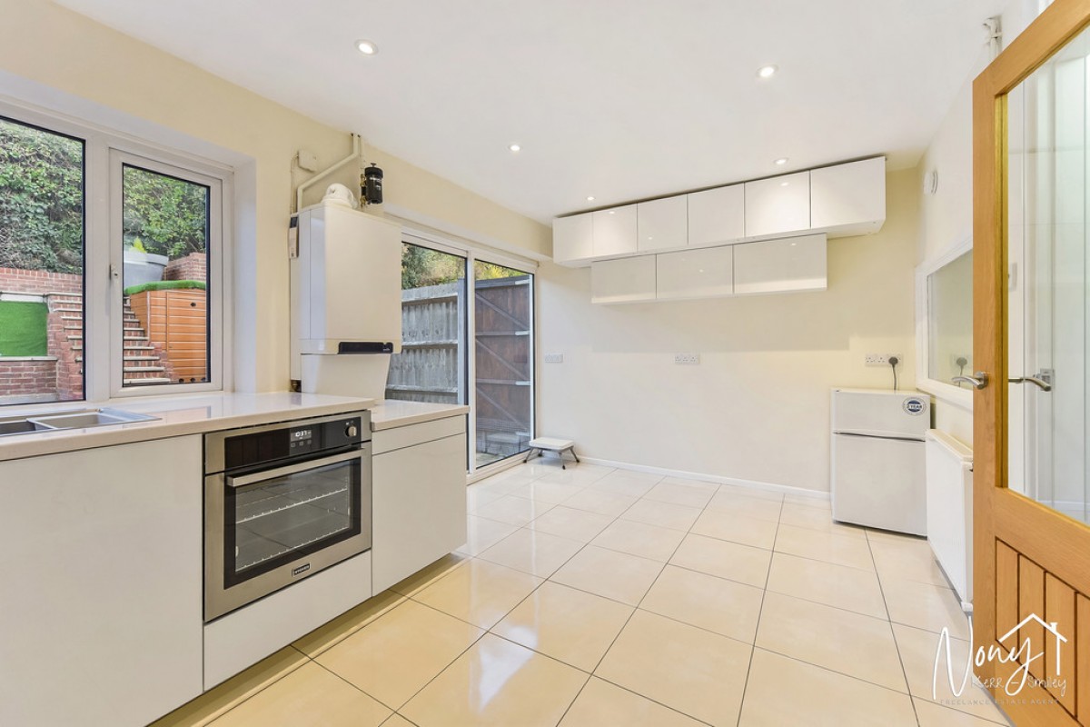 Chalk Ridge, Winchester, SO23