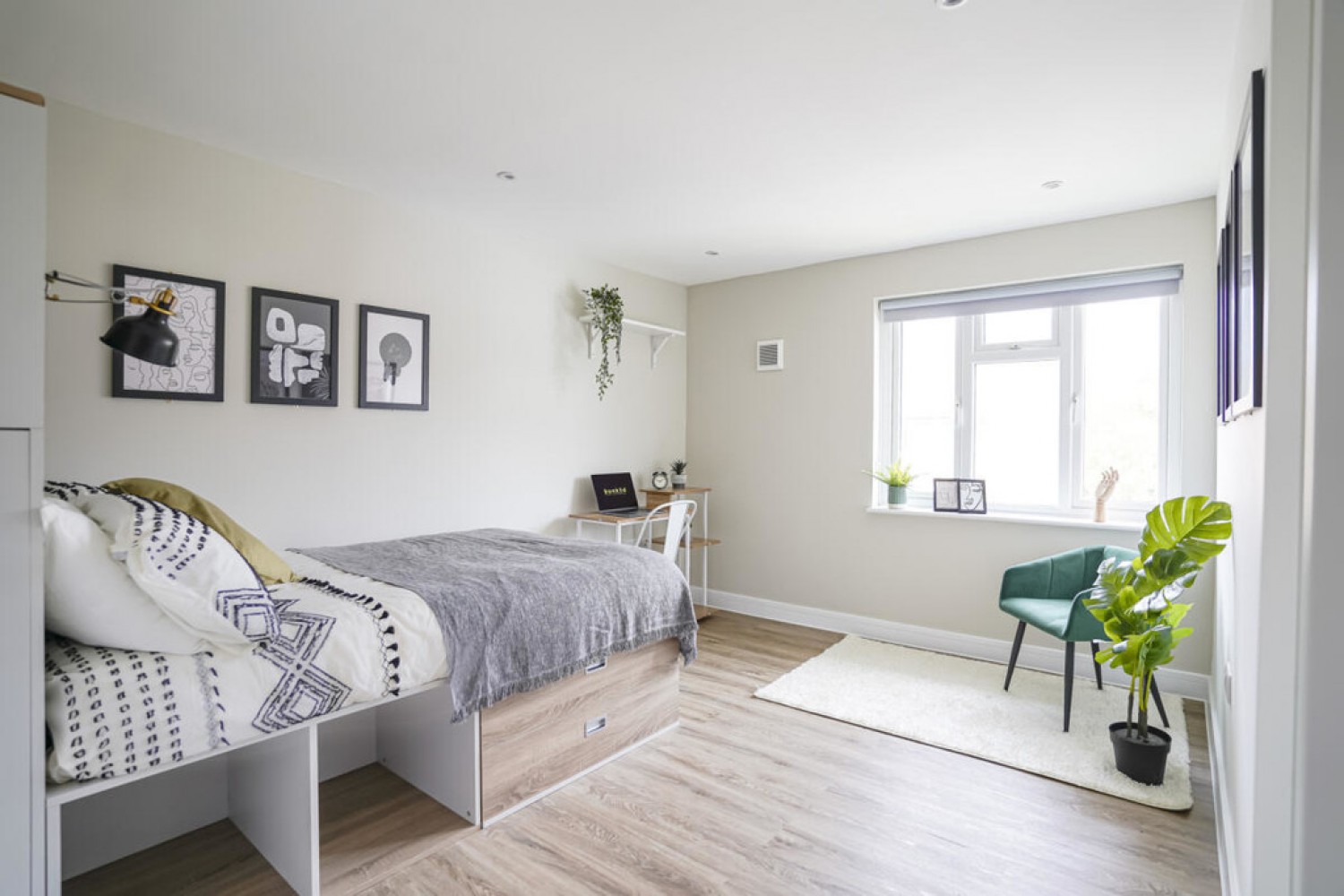 Firmstone Road , Winnall