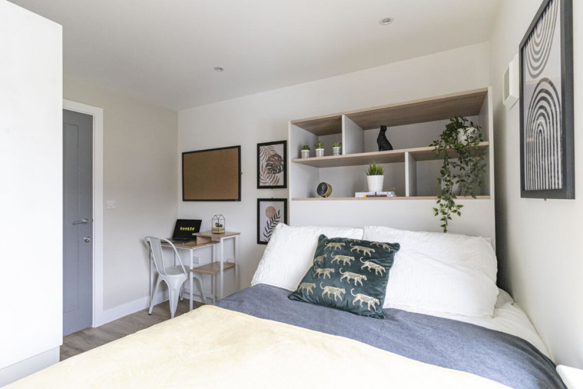 Firmstone Road , Winnall