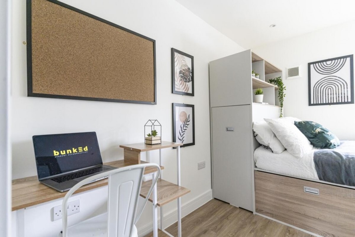 Firmstone Road , Winnall