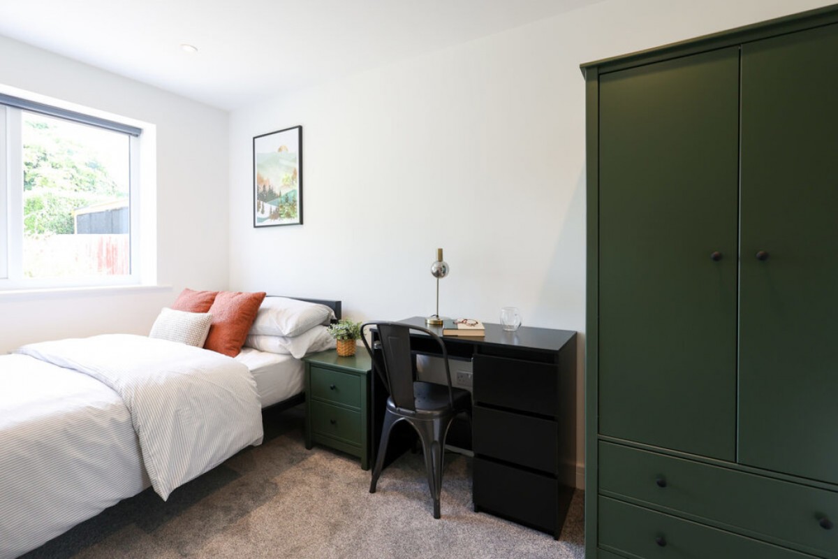 Thurmond Crescent, Winchester