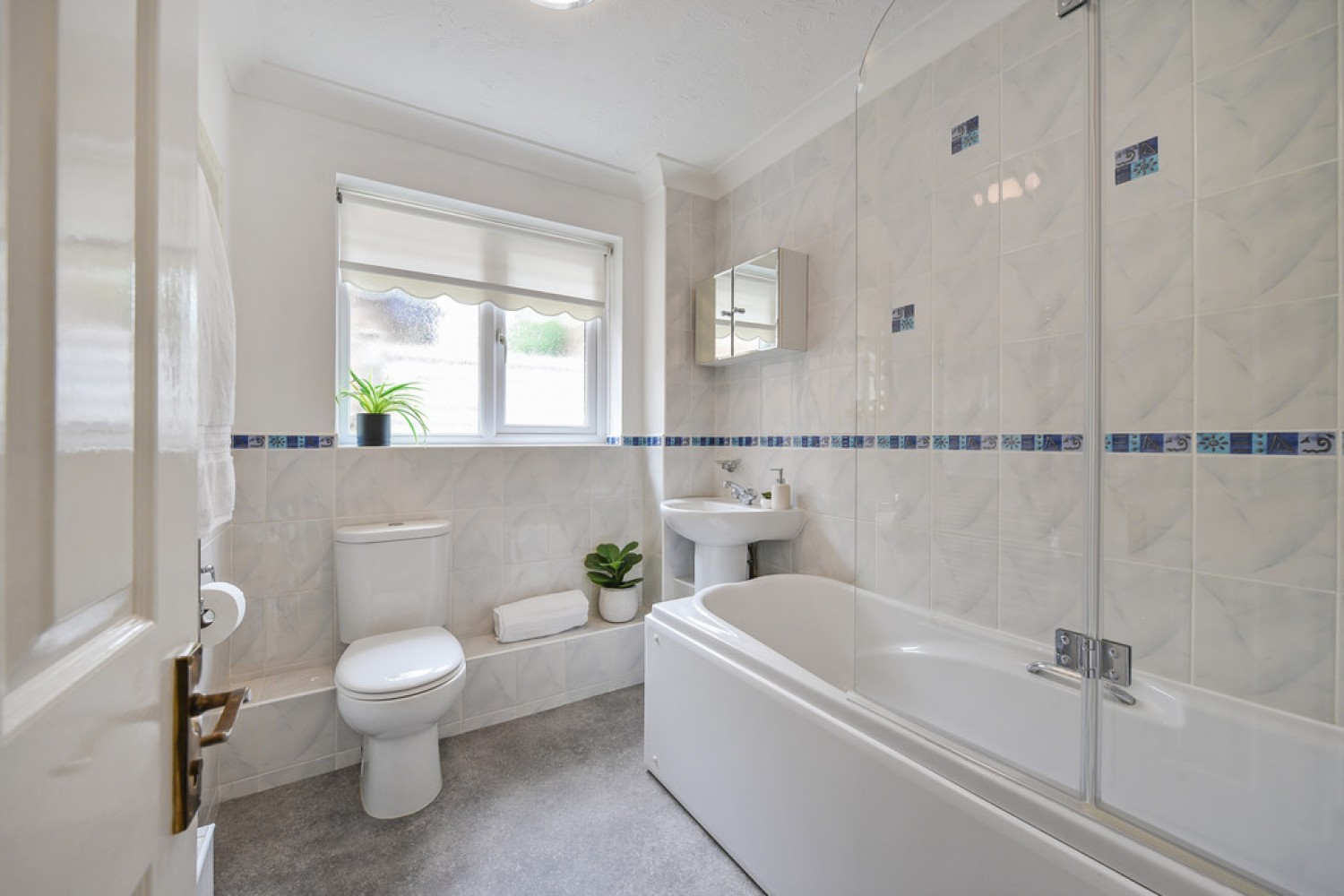 3 bedroom Bungalow in Lynn Way, Winchester