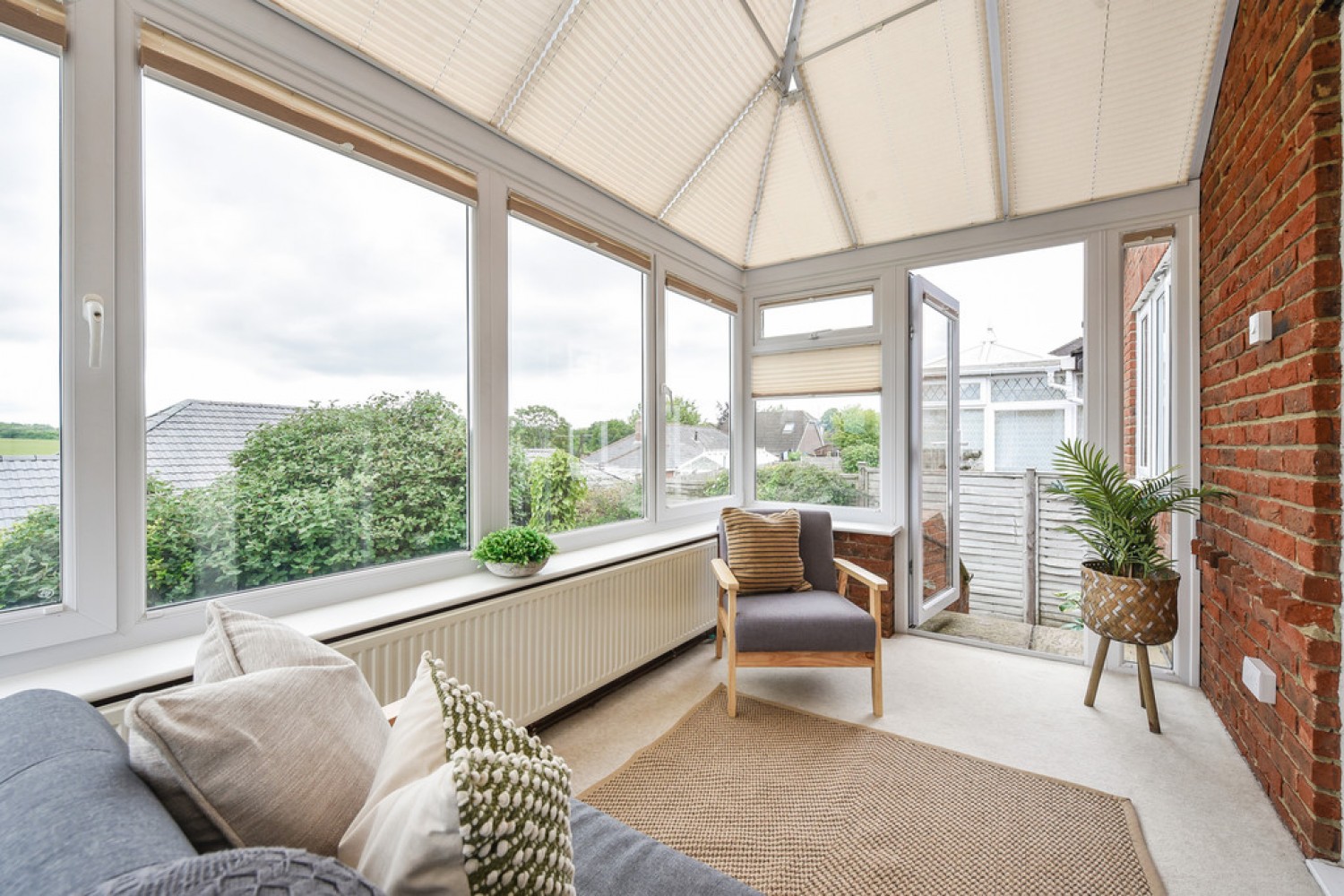 3 bedroom Bungalow in Lynn Way, Winchester