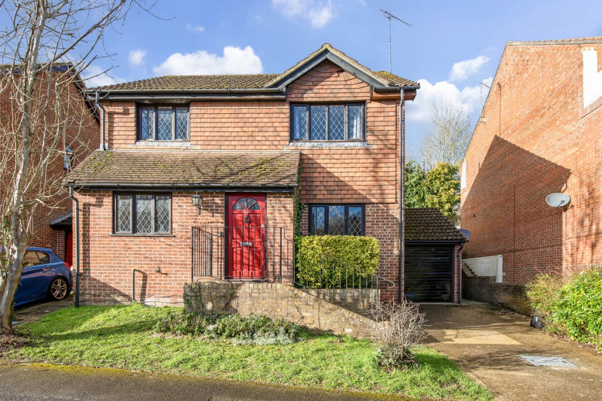 Honeysuckle Close, Badger Farm, Winchester