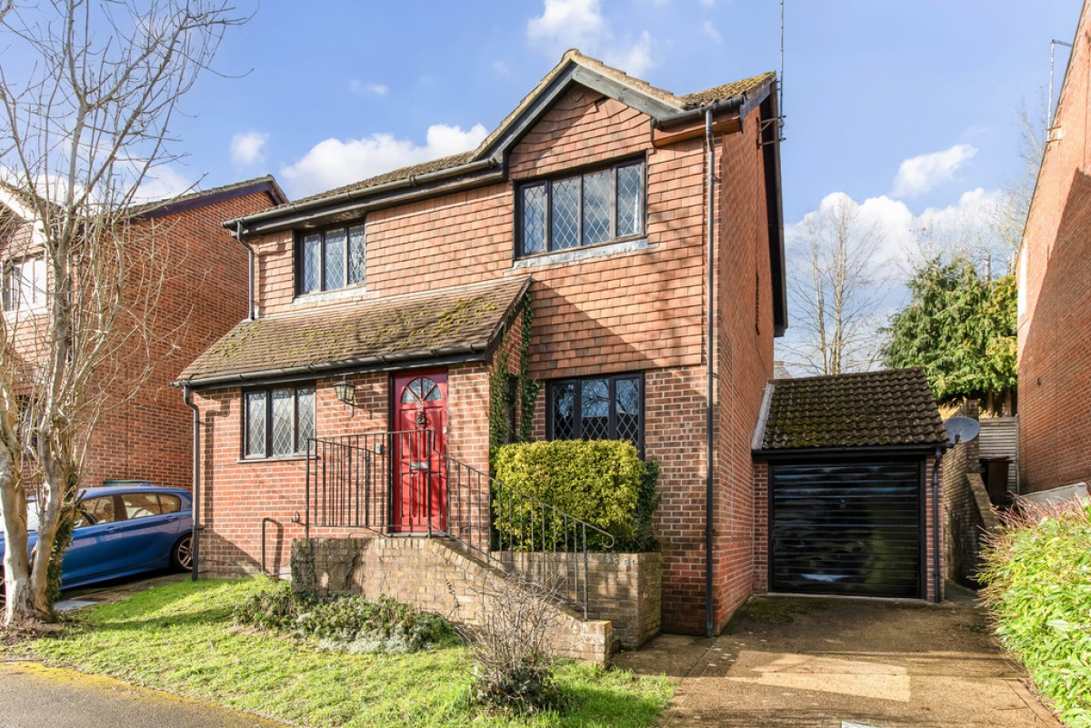 Honeysuckle Close, Badger Farm, Winchester