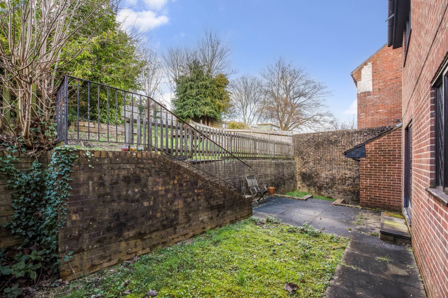4 bedroom House in Honeysuckle Close, Badger Farm, Winchester